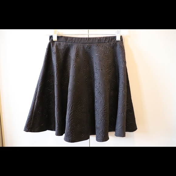 Black detailed skater skirt - Picture 2 of 5